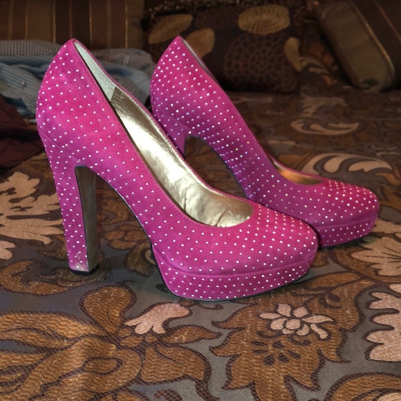 Heels - Picture 2 of 3